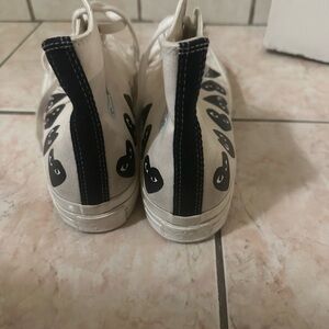 Men White and Black Comme Des Garçons Play x Converse